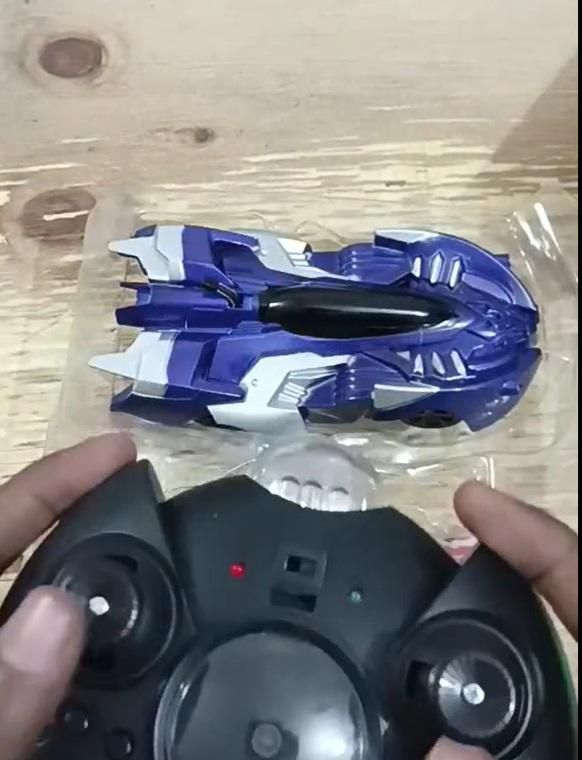 Gravity Defying Wall Climbing Stunt  RC Toy Car