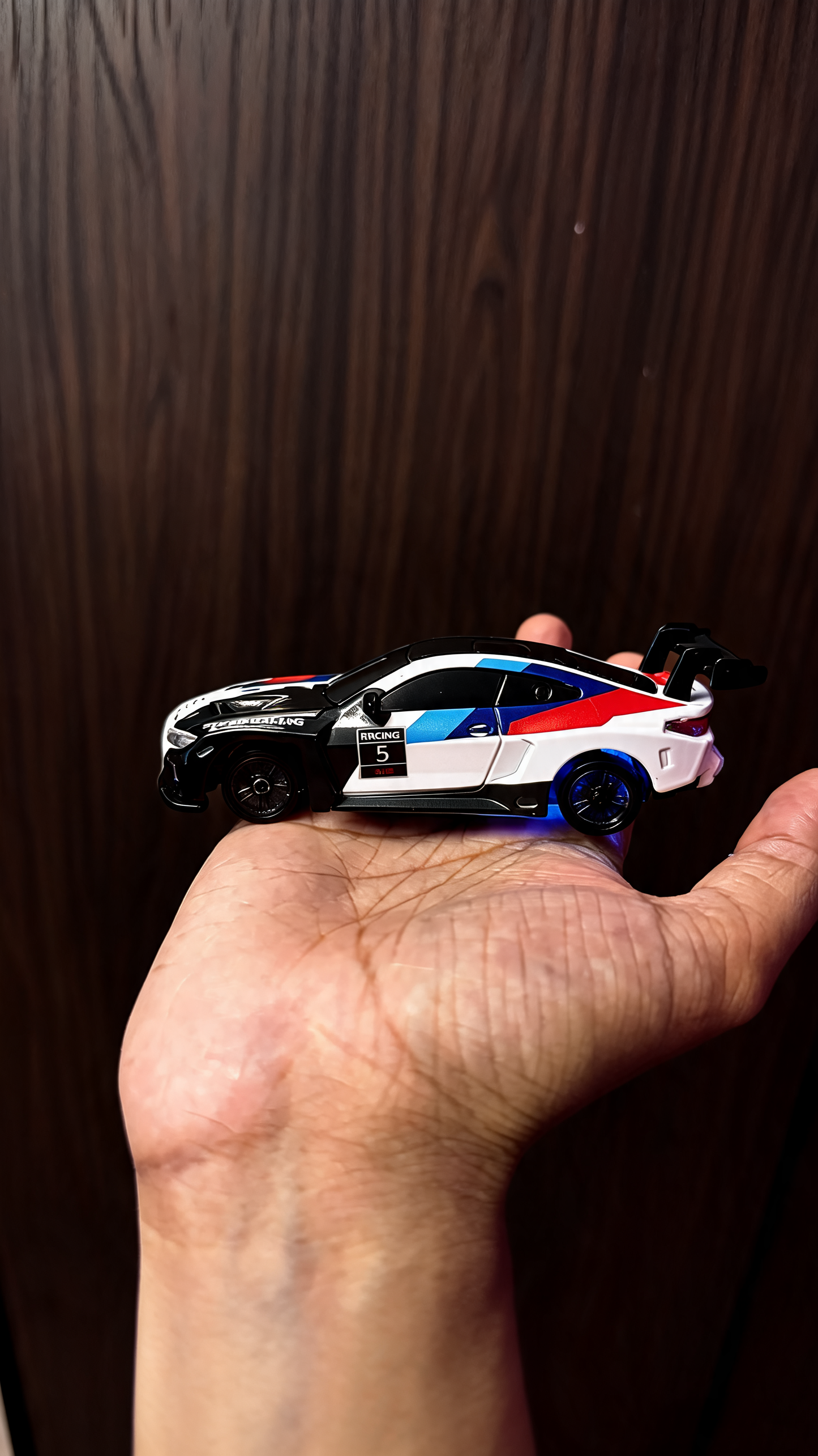 BMW Style 4WD RC Drift Car – 1:43 Scale High-Speed Racer 18kmph